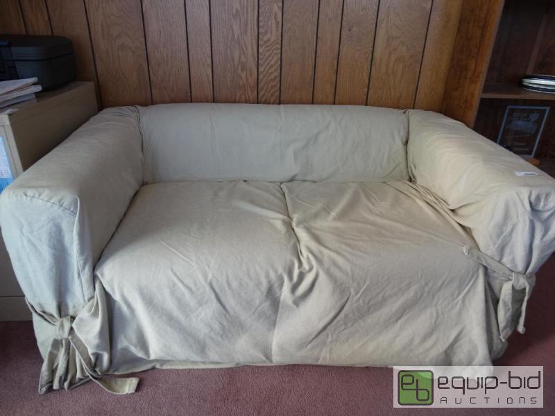 lot 788 image: Love Seat....
