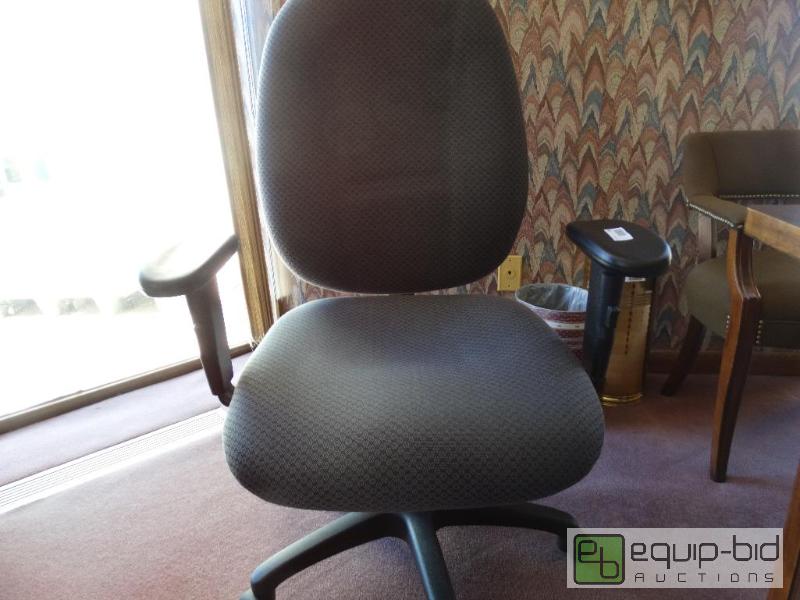 lot 795 image: Office Chair....