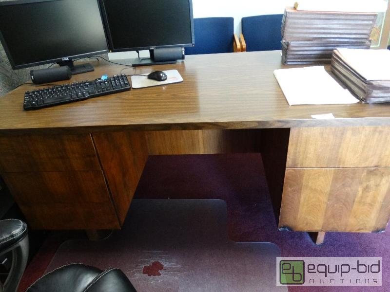 lot 803 image: Desk. (No Computer)...