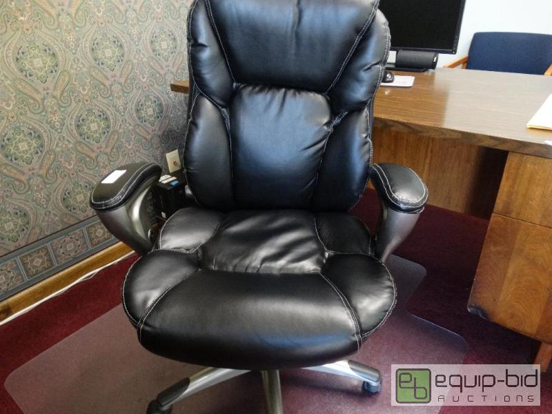 lot 806 image: Office Chair Leather like....
