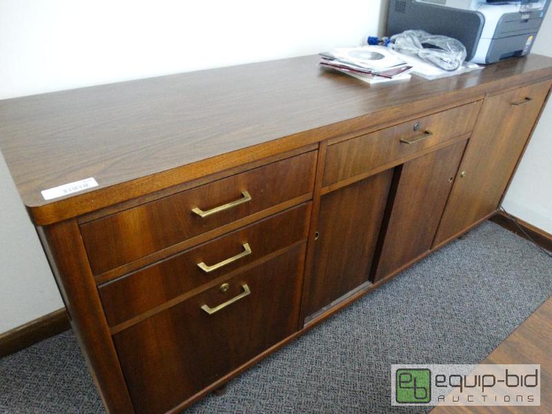 lot 808 image: Wooden Cabinet No Key....