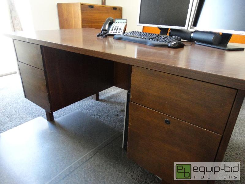 lot 809 image: Office Desk....
