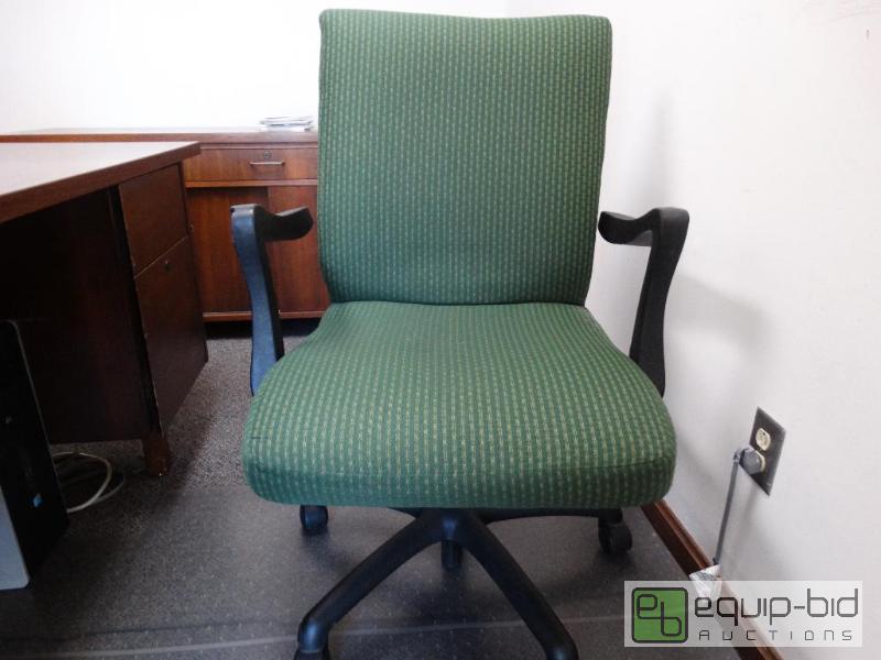 lot 813 image: Office Chair on Wheels....