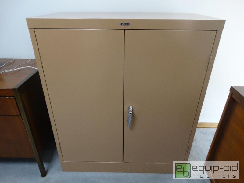 lot 836 image: Metal Cabinet No Key....