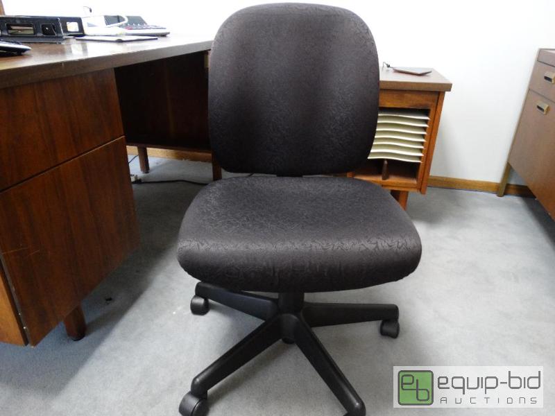 lot 840 image: Office Desk Chair.&nbsp...