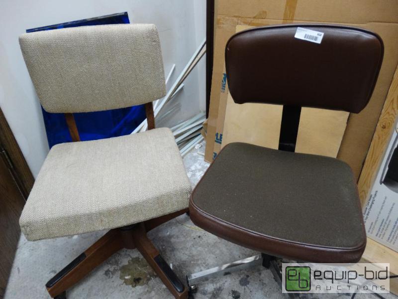 lot 868 image: 2 Desk Chairs.&nbsp...