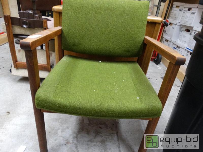 lot 876 image: Green office Chair....