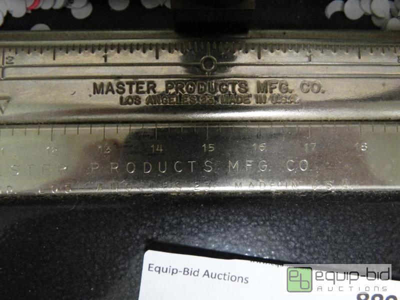 lot 888 image: Vintage 3 Hole Metal Punch....