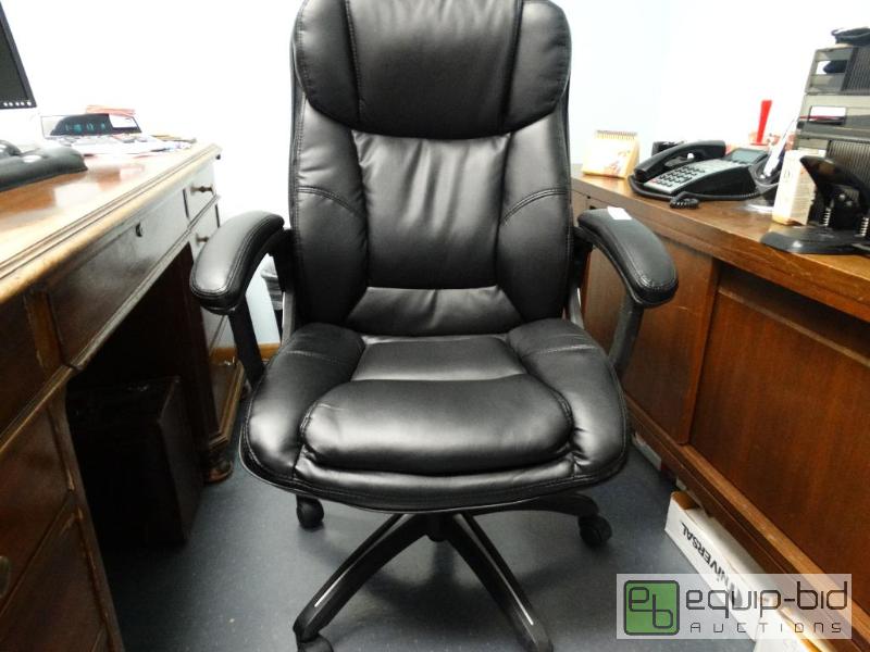 lot 904 image: Black Desk Chair....