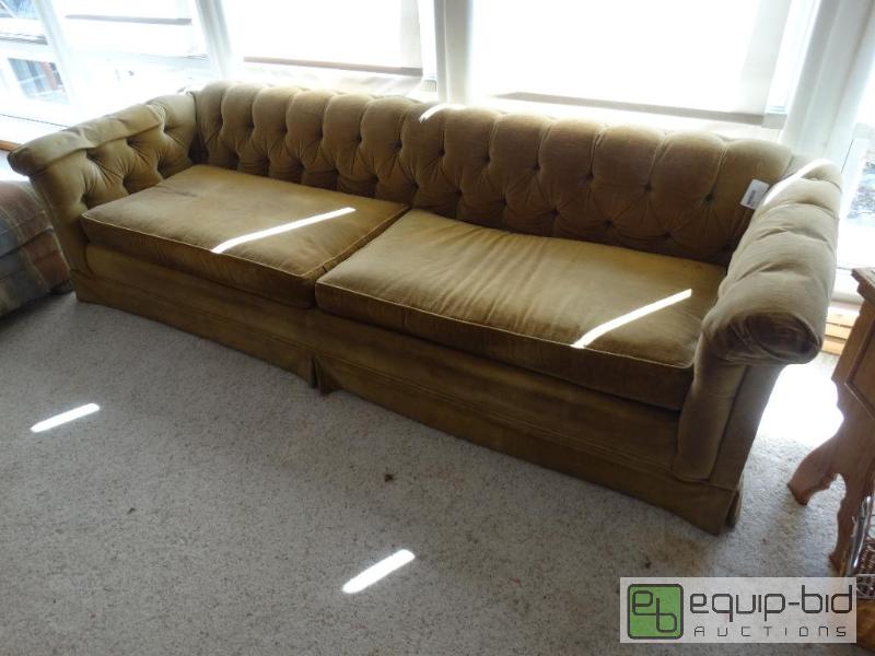 lot 2231 image: Vintage gold velvet&nbspHollywood divan.  ...