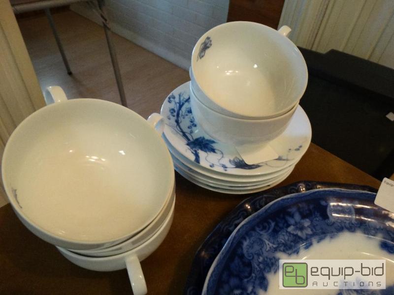 lot 2279 image: 5 bluewhite cupssaucer sets. 2 flo-blue pla...