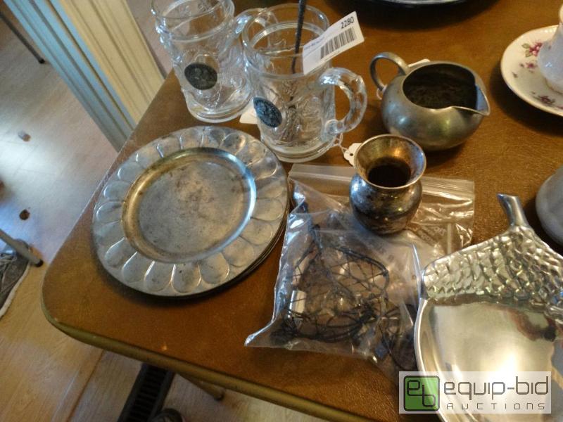 lot 2280 image: Lot of metal serveware, decor....