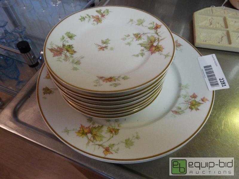 lot 2281 image: 10 pieces of Haviland Autumn Leaf china....