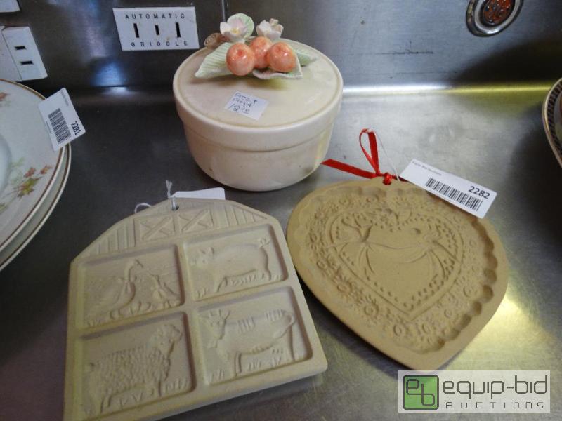 lot 2282 image: Brown bag and Pampered Chef cookie press mold...
