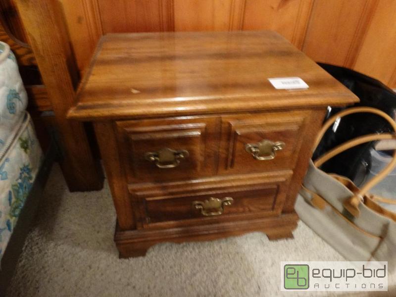 lot 2304 image: Night stand with drawers....