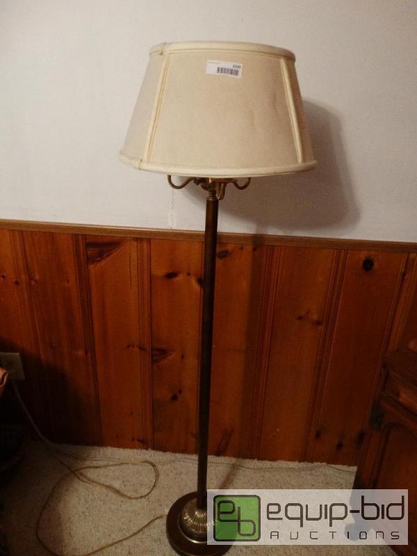lot 2320 image: Vintage look floor lamp....