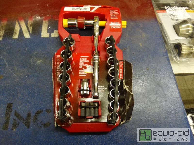 lot 20 image: Husky Universal Pass Through Ratchet Set.&nbs...
