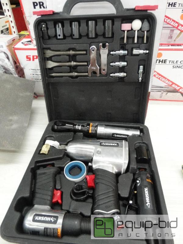 lot 201 image: Husky 4 Pc Air Tool Kit....
