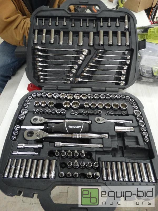 lot 274 image: Huskey Mechanic Set In Case....