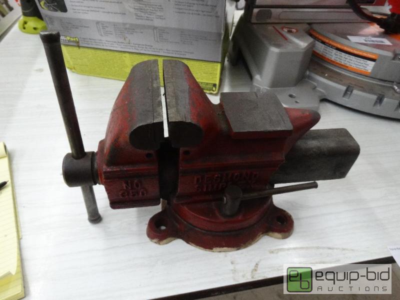 lot 305 image: No.350 Bench Vise....