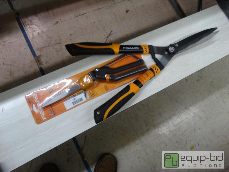 lot 320 image: 2 Fiskars Pruners....