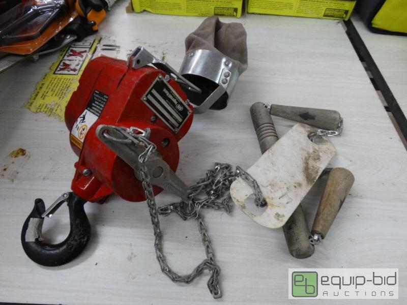 lot 323 image: Ingersoll Rand 100 Lb Hoist....