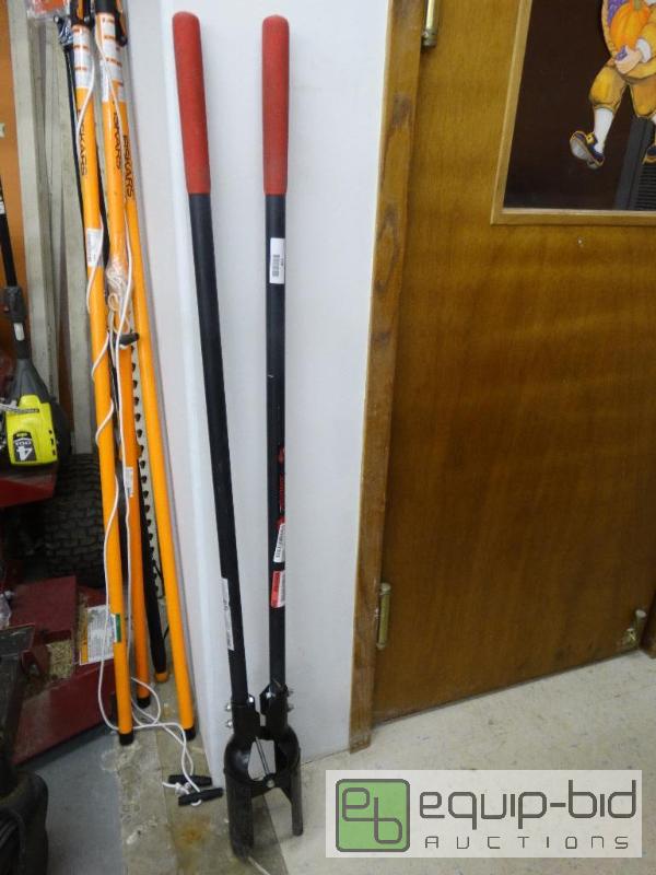 lot 339 image: Metal Handle Post Hole Digger....