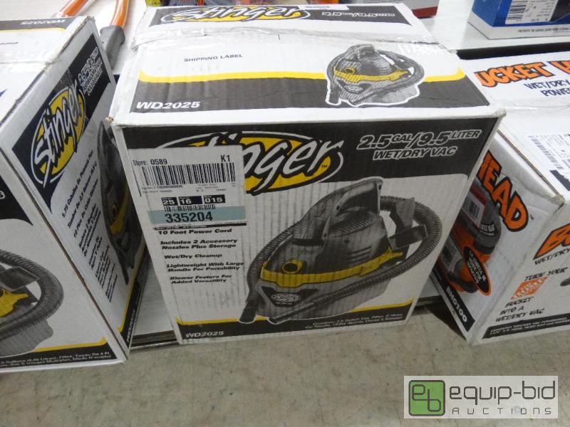 lot 365 image: Stinger 2.5 Gallon WetDry Vac....