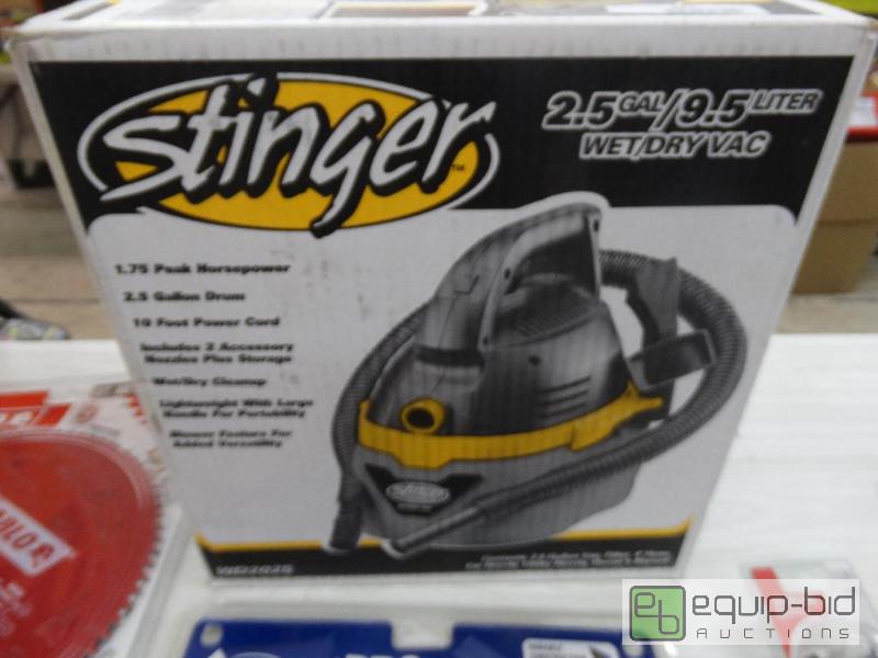 lot 381 image: Stinger 2.5 Gallon WetDry Vac....
