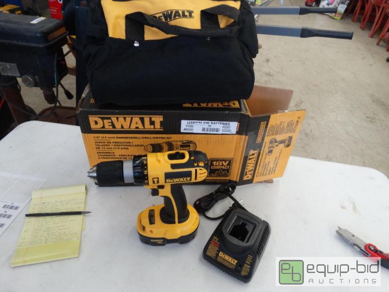 lot 68 image: Dewalt 12 &nbspHammer Drill WBagBattery...