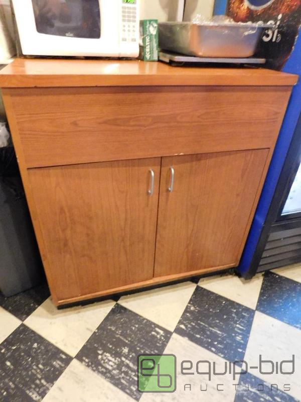 lot 1333 image: Wood Cabinet