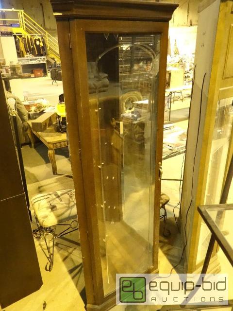 lot 2018 image: Lighted Glass Corner Display Cabinet Missing Shelfs