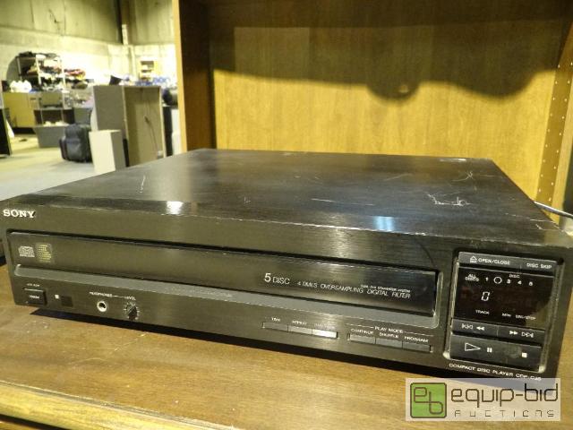 lot 2038 image: Sony 5 Disc Dual DA Converter Tested Powers On
