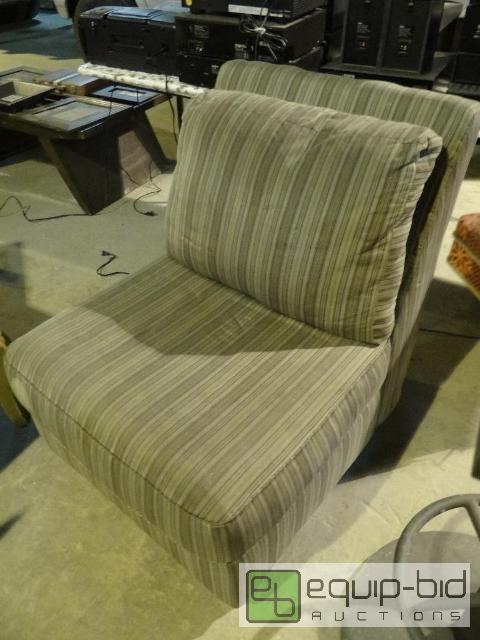lot 2050 image: Open Side Lounge Chair