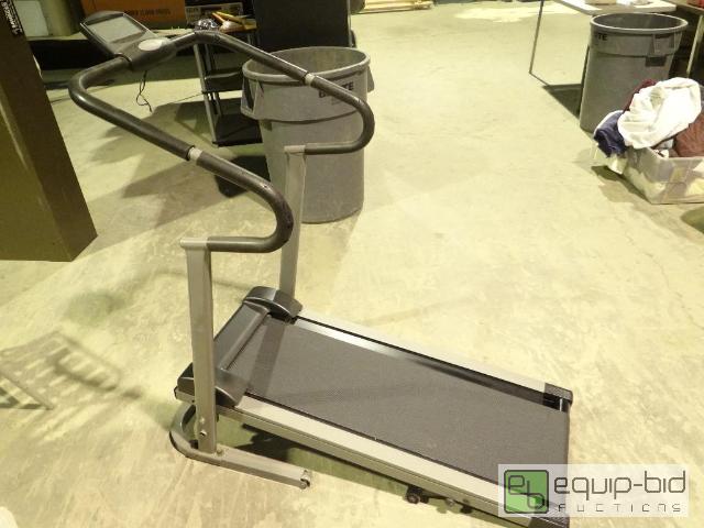 lot 2060 image: Digital Readout Tread Mill Workout Machine