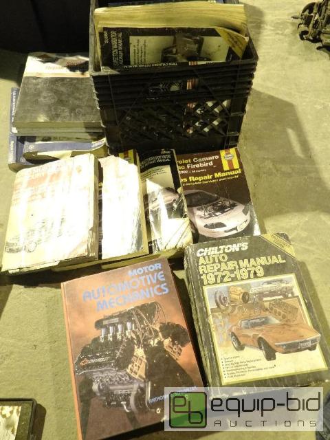 lot 2071 image: Large Lot of Misc Repiar Manuals