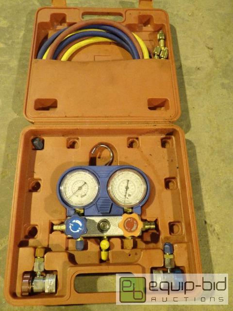 lot 2073 image: AC Manifold Gauge Set w Case R-134a