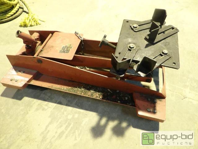 lot 2079 image: Heavy Duty Hydraulic Floor Transmission Jack