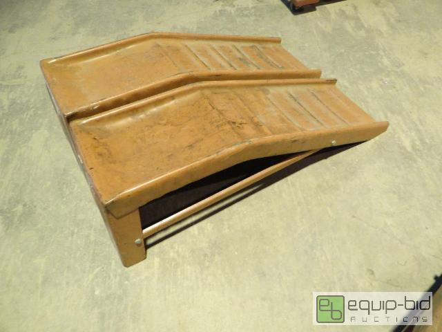 lot 2088 image: Solid Metal Drive up Ramps