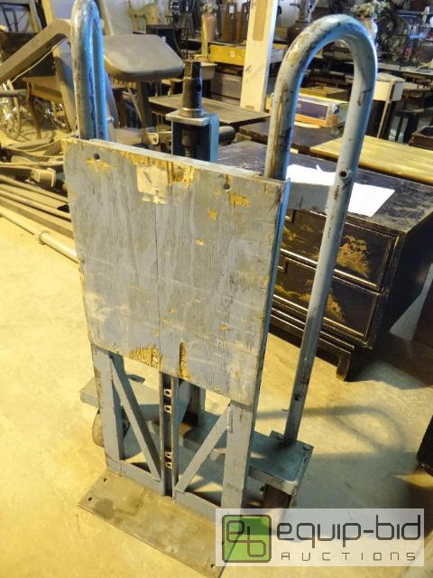 lot 2095 image: Heavy Duty Cabinet Dolly