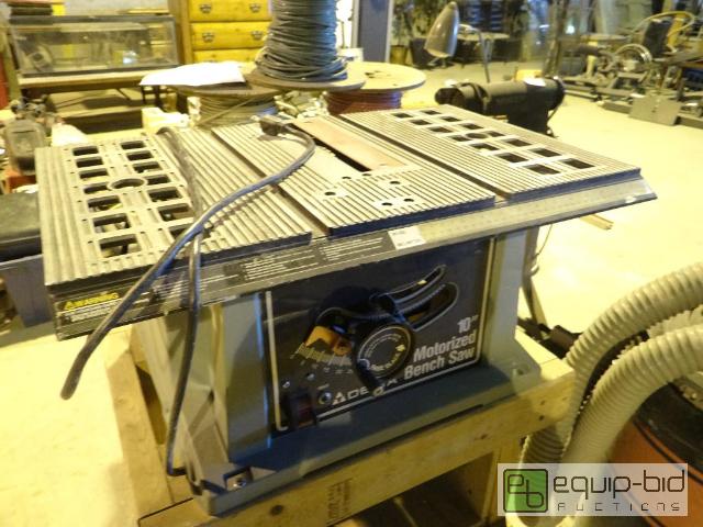 lot 2105 image: Delta 10 Motorized Bench Saw