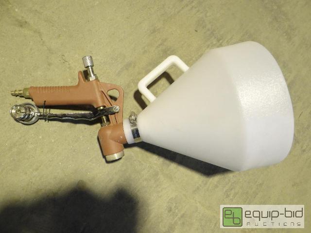 lot 2115 image: Central Pneumatic Texture Spray Gun 1.5 gal Hopper