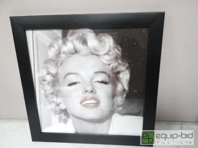 lot 2127 image: Framed Marylin Monroe Collectors Print