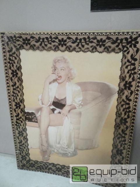 lot 2129 image: Marylin Monroe Collectors Print