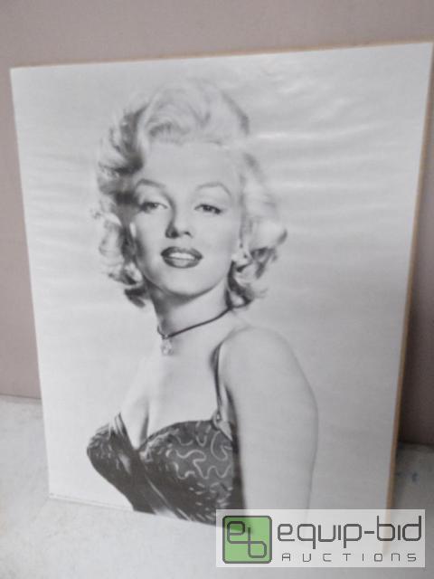 lot 2130 image: Marylin Monroe Collectors Print
