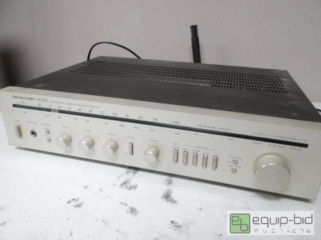 lot 2133 image: Harmon Kardon Hk 330i Ultrawideband Linear Phase Stereo Receiver