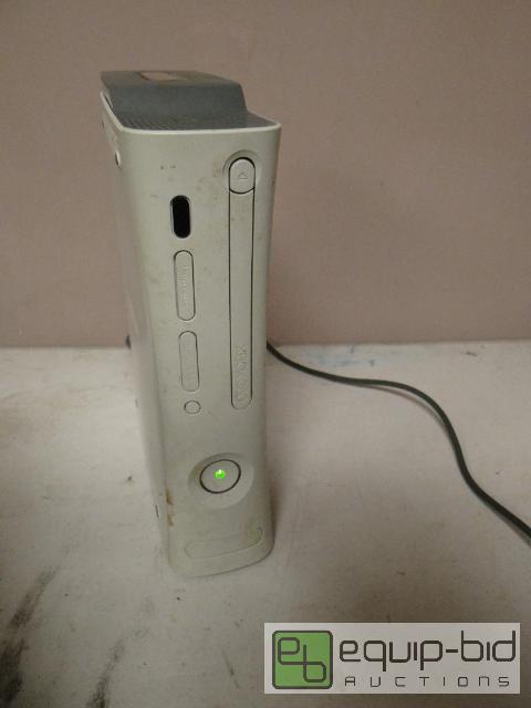lot 2136 image: Xbox 360 Gaming Console System Powers on