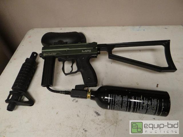 lot 2142 image: The Spyder MR1 Airsoft Paintball Gun Missing Front Attachment