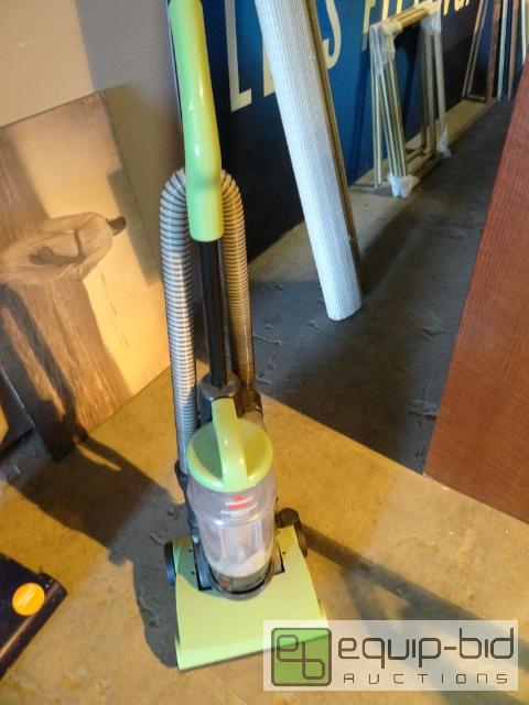 lot 2151 image: Bissel Powerforce Lightweight Vacume
