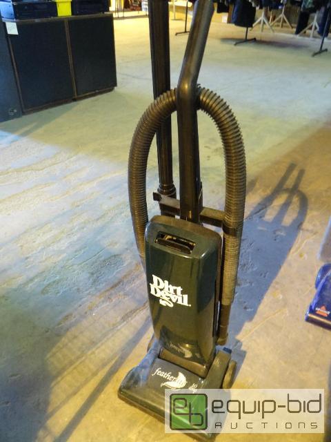 lot 2152 image: Dirt Devil 10amp Vacume